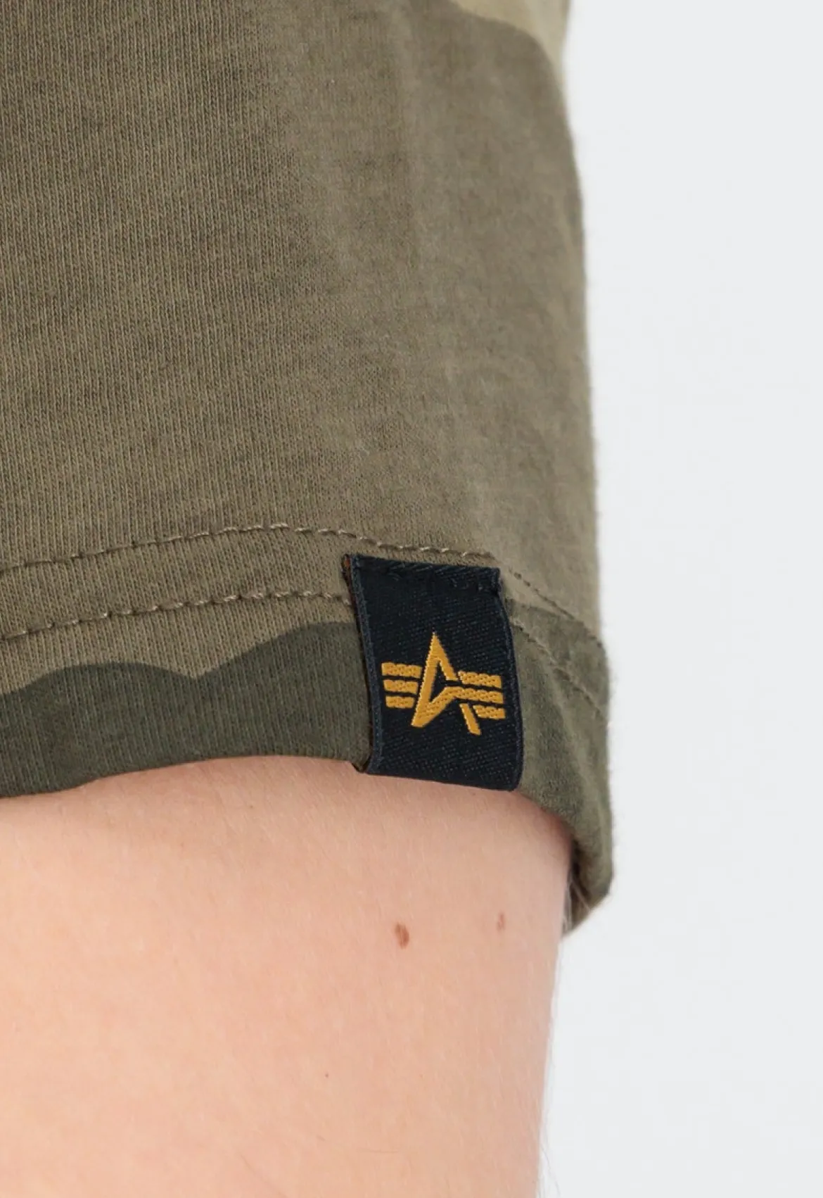 Alpha Industries Basic - T-Paita, olive camo