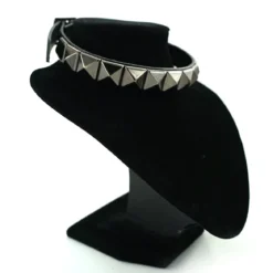 Bullet 69 1row black pyramid - Choker