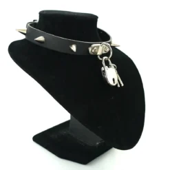 Bullet 69 1row large spike and padlock - Choker
