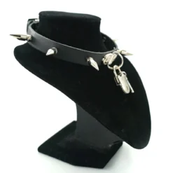 Bullet 691row medium spike and padlock - Choker