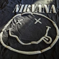 Nirvana: Blackhappy face kohokuvio - T-paita