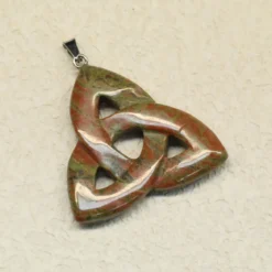 Unakiitti - Triquetra-riipus