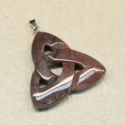Valtamerijaspis - Triquetra-riipus